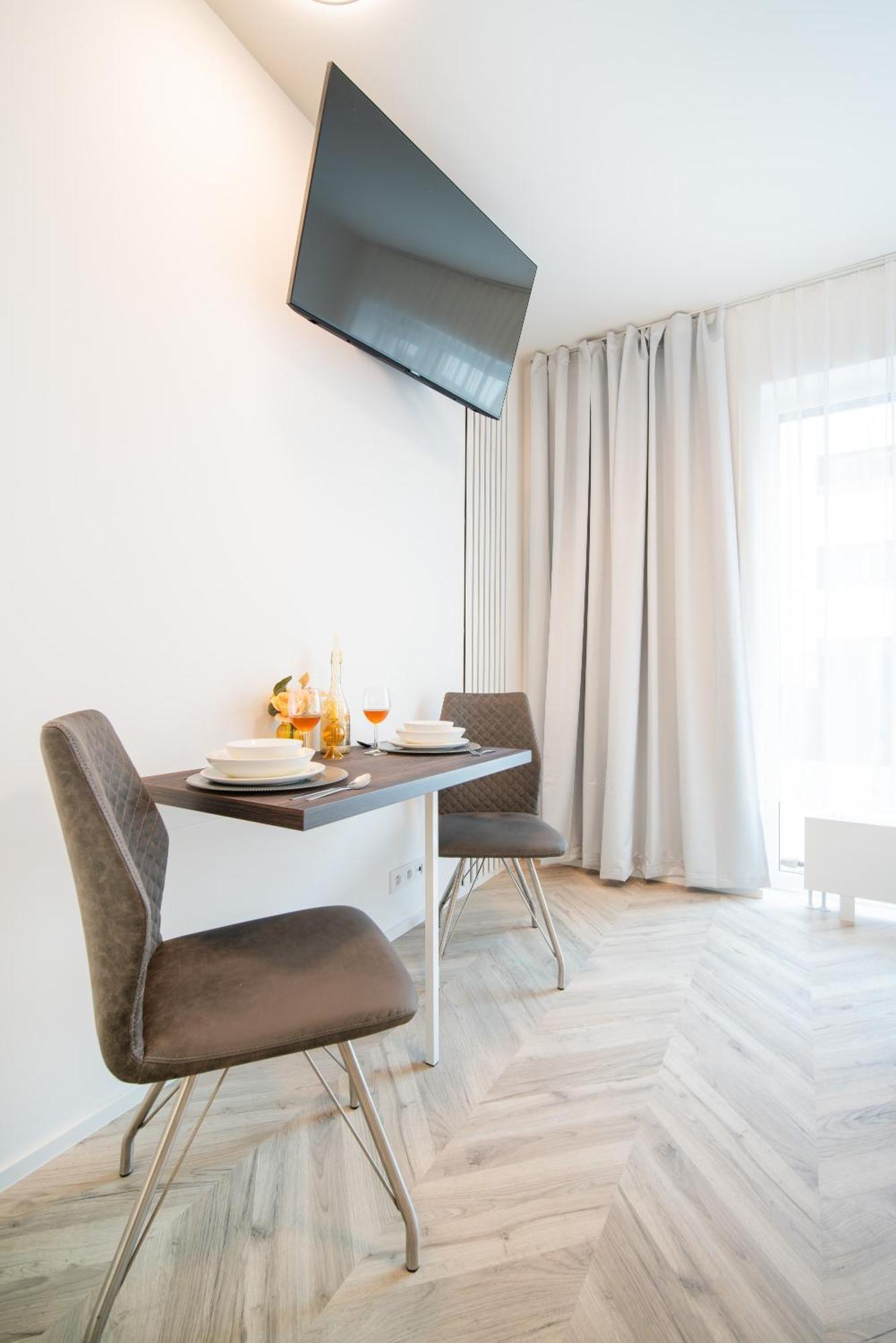 City Relax Apartments With Free Parking, 10 Mins Walk To City Centre เบอร์โน ภายนอก รูปภาพ